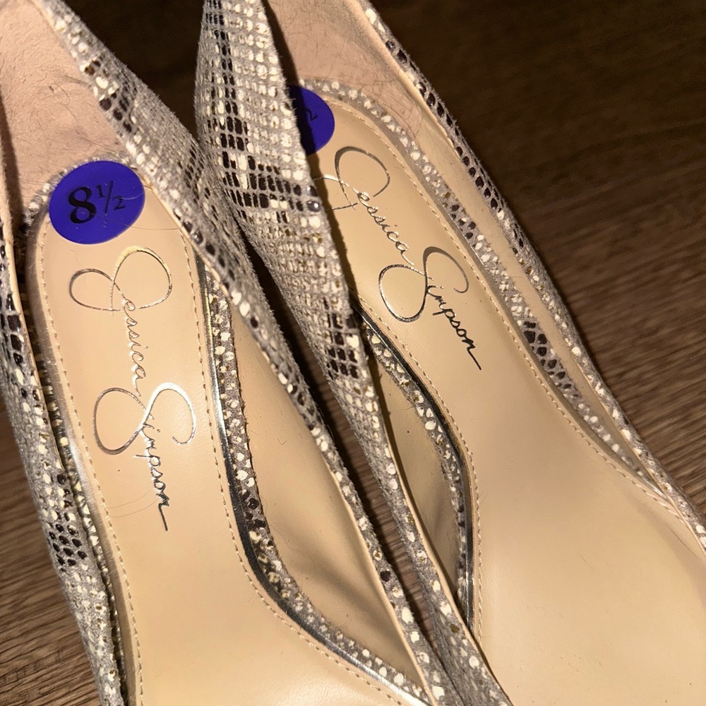 Jessica Simpson Cream and Black Heels with Exotic Texture - Picture 2 of 5